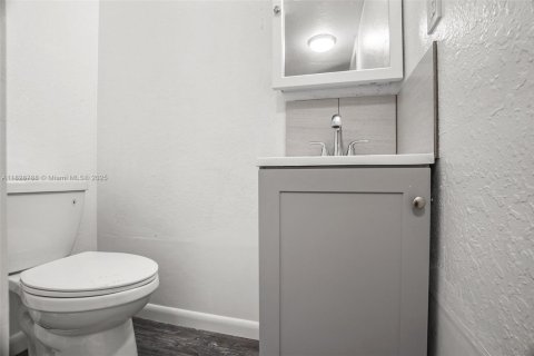 House in Dania Beach, Florida 2 bedrooms, 122.91 sq.m. № 1801275 - photo 11
