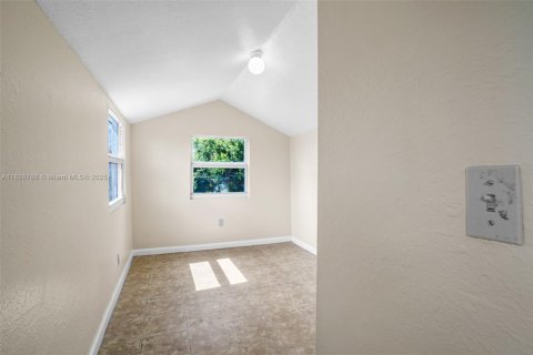 House in Dania Beach, Florida 2 bedrooms, 122.91 sq.m. № 1801275 - photo 21