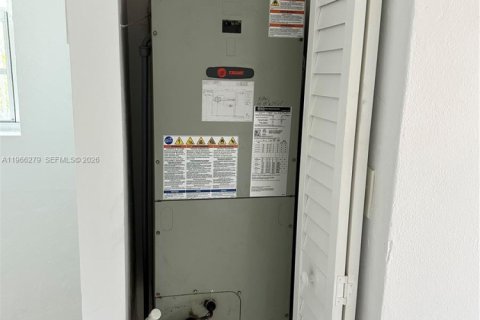 House in Miami, Florida 2 bedrooms, 93.09 sq.m. № 2031536 - photo 22