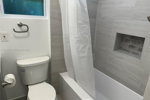 House in Miami, Florida 2 bedrooms, 93.09 sq.m. № 2031536 - photo 18