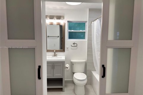 House in Miami, Florida 2 bedrooms, 93.09 sq.m. № 2031536 - photo 16