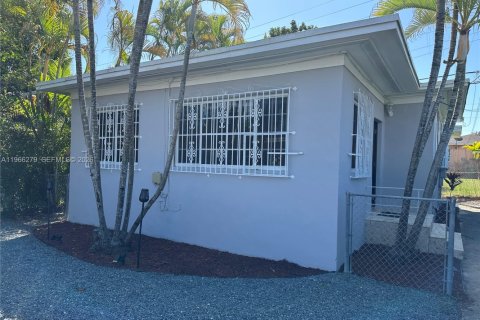 Villa ou maison à Miami, Floride 2 chambres, 74.32 m2 № 2031536