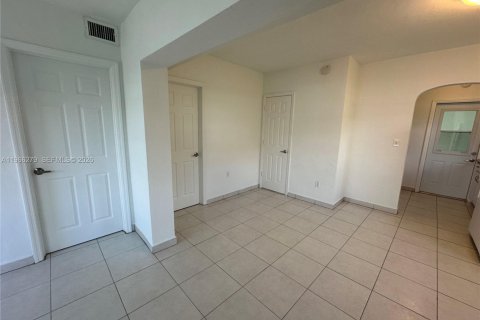 House in Miami, Florida 2 bedrooms, 93.09 sq.m. № 2031536 - photo 6
