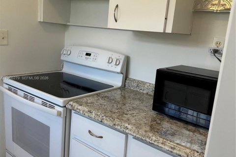 House in Miami, Florida 2 bedrooms, 93.09 sq.m. № 2031536 - photo 7