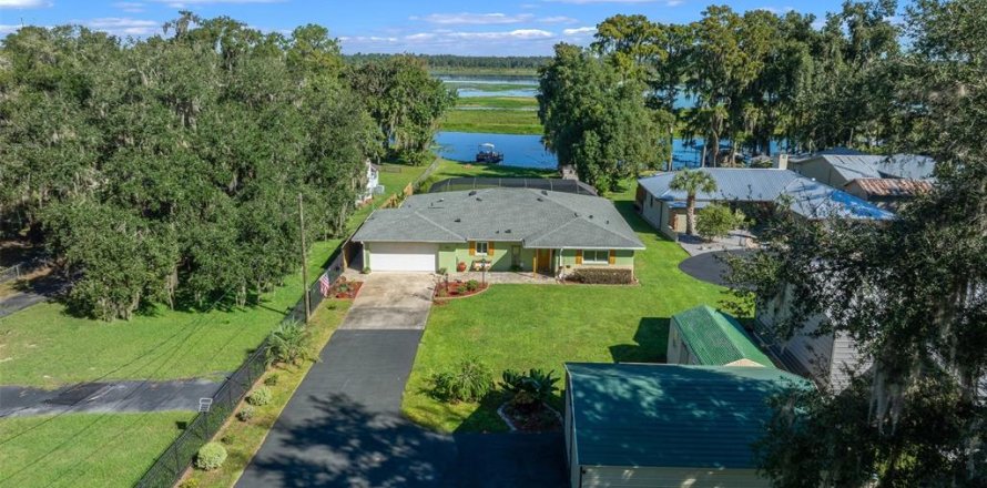 Villa ou maison à Dunnellon, Floride 3 chambres, 169.36 m2 № 2420391