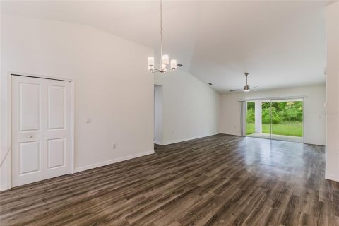 Villa ou maison à vendre à North Port, Floride: 3 chambres, 139.73 m2 № 2217120 - photo 11