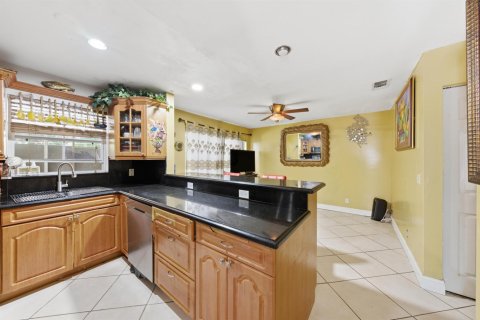 Casa en venta en Margate, Florida, 4 dormitorios, 136.01 m2 № 2085155 - foto 2
