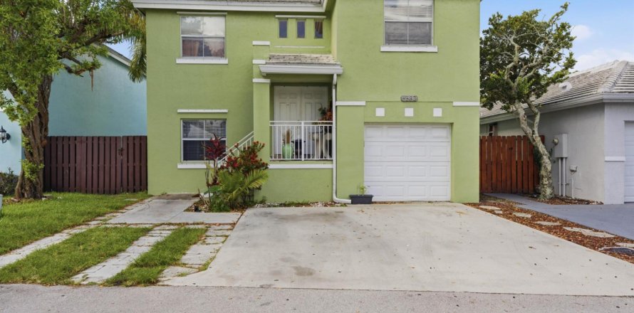 Casa en Margate, Florida 4 dormitorios, 136.01 m2 № 2085155