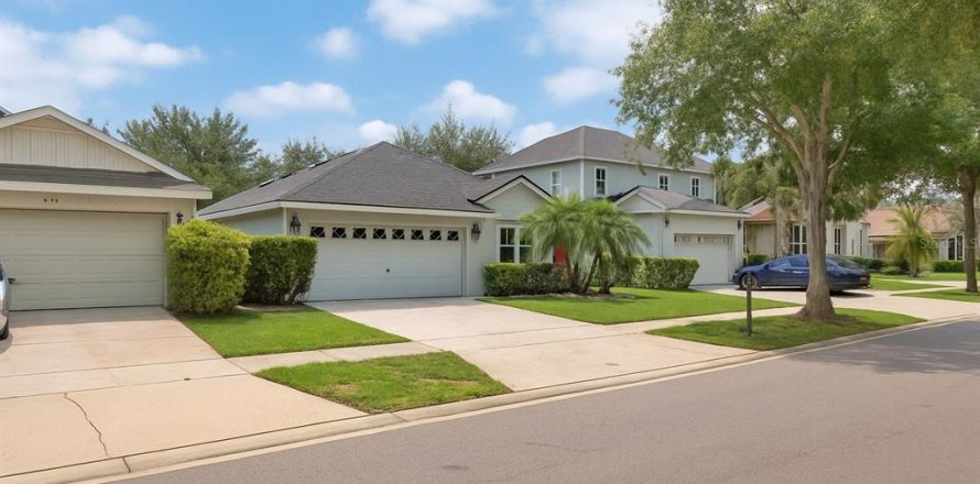 House in Orlando, Florida 4 bedrooms, 182.09 sq.m. № 1770088