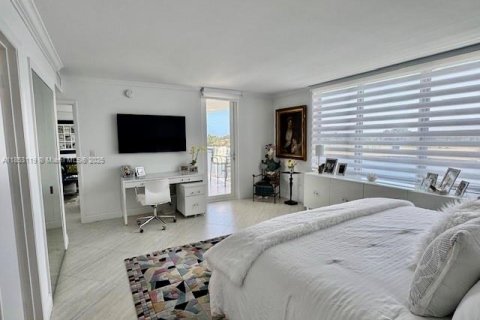 Condo in Bay Harbor Islands, Florida, 2 bedrooms  № 1877946 - photo 28