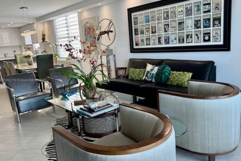 Condo in Bay Harbor Islands, Florida, 2 bedrooms  № 1877946 - photo 8