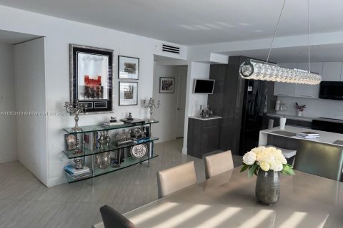 Condo in Bay Harbor Islands, Florida, 2 bedrooms  № 1877946 - photo 19