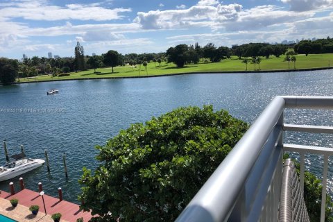Condo in Bay Harbor Islands, Florida, 2 bedrooms  № 1877946 - photo 3
