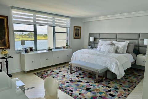 Condo in Bay Harbor Islands, Florida, 2 bedrooms  № 1877946 - photo 26