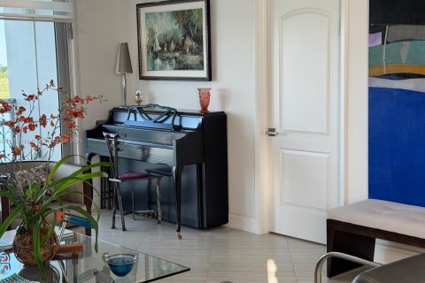 Condo in Bay Harbor Islands, Florida, 2 bedrooms  № 1877946 - photo 24
