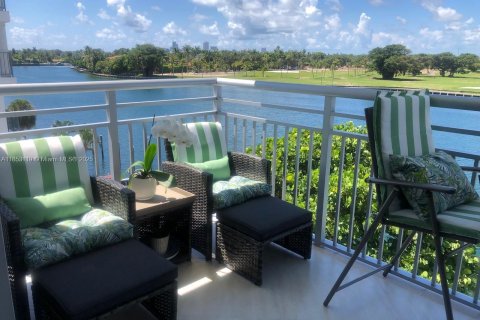 Condo in Bay Harbor Islands, Florida, 2 bedrooms  № 1877946 - photo 4