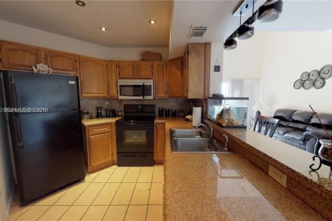 Condo in Miami, Florida, 2 bedrooms  № 1996426 - photo 2