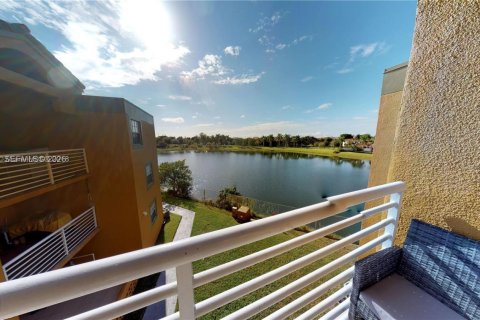 Condo in Miami, Florida, 2 bedrooms  № 1996426 - photo 6