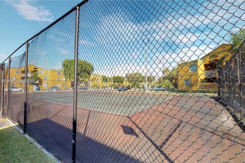 Condo in Miami, Florida, 2 bedrooms  № 1996426 - photo 8