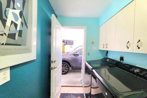 Купить виллу или дом в Порт-Шарлотт, Флорида 4 спальни, 240.8м2, № 2357170 - фото 17