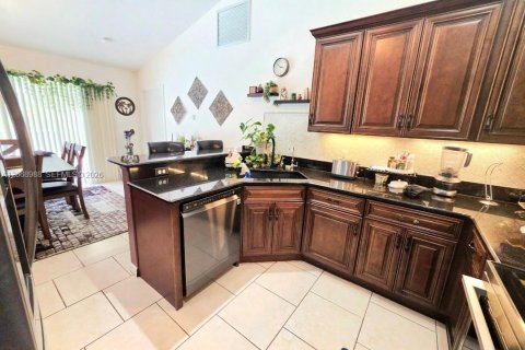 Купить виллу или дом в Порт-Шарлотт, Флорида 4 спальни, 240.8м2, № 2357170 - фото 25