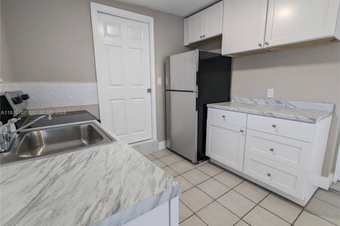 Apartment in North Miami, Florida 1 bedroom № 2040544 - photo 6