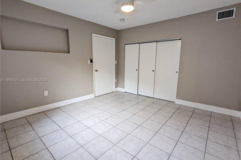 Apartment in North Miami, Florida 1 bedroom № 2040544 - photo 11