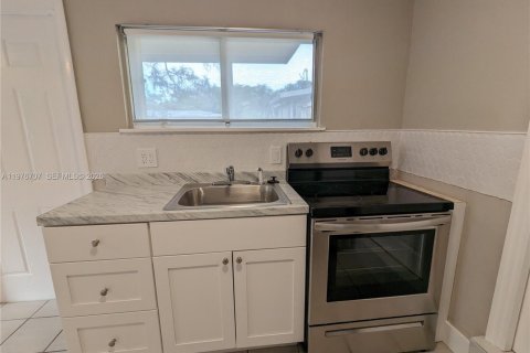 Apartment in North Miami, Florida 1 bedroom № 2040544 - photo 7