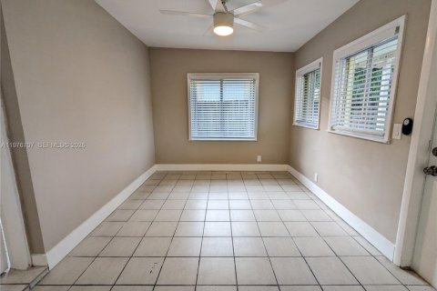 Apartment in North Miami, Florida 1 bedroom № 2040544 - photo 3