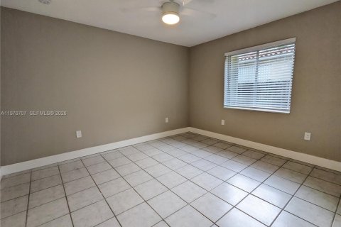 Apartment in North Miami, Florida 1 bedroom № 2040544 - photo 12