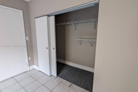 Apartment in North Miami, Florida 1 bedroom № 2040544 - photo 13