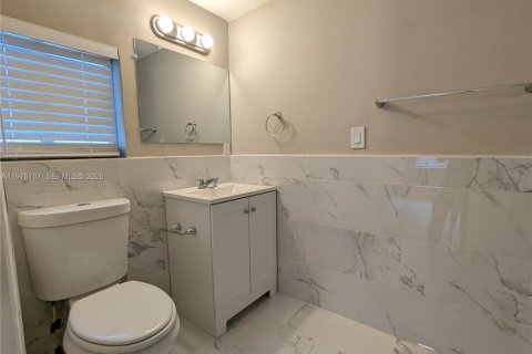 Apartment in North Miami, Florida 1 bedroom № 2040544 - photo 9