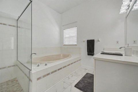 House in Port Orange, Florida 4 bedrooms, 263.1 sq.m. № 2202482 - photo 22