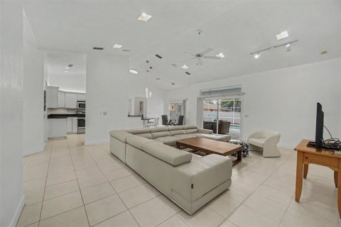 House in Port Orange, Florida 4 bedrooms, 263.1 sq.m. № 2202482 - photo 8
