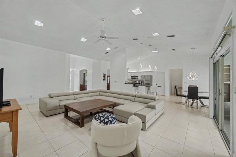 House in Port Orange, Florida 4 bedrooms, 263.1 sq.m. № 2202482 - photo 10