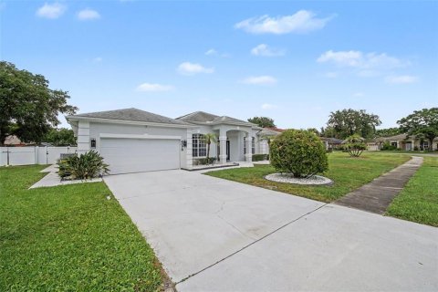 House in Port Orange, Florida 4 bedrooms, 263.1 sq.m. № 2202482 - photo 2