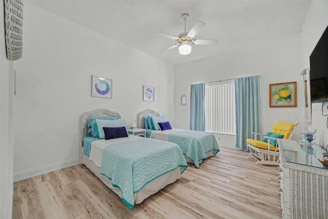 House in Port Orange, Florida 4 bedrooms, 263.1 sq.m. № 2202482 - photo 27