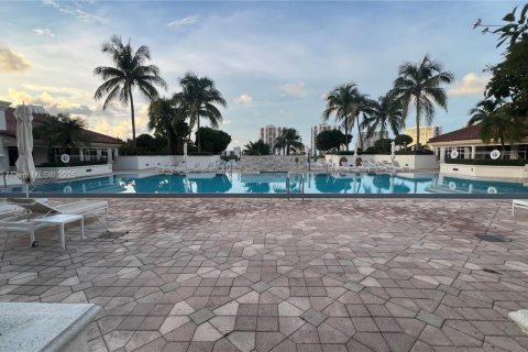Condominio en venta en Aventura, Florida, 1 dormitorio, 83.61 m2 № 1981672 - foto 12
