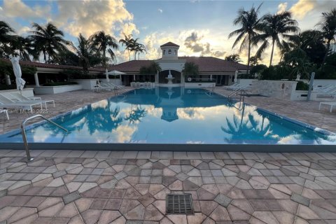 Condominio en venta en Aventura, Florida, 1 dormitorio, 83.61 m2 № 1981672 - foto 11