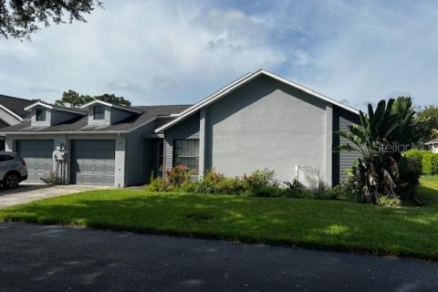Duplex à vendre à New Port Richey, Floride: 2 chambres, 120.59 m2 № 1879060 - photo 1