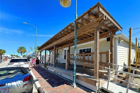 Propiedad comercial en venta en New Smyrna Beach, Florida, 696.77 m2 № 1883310 - foto 1