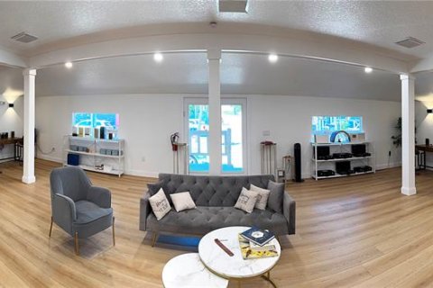 Propiedad comercial en venta en New Smyrna Beach, Florida, 696.77 m2 № 1883310 - foto 4