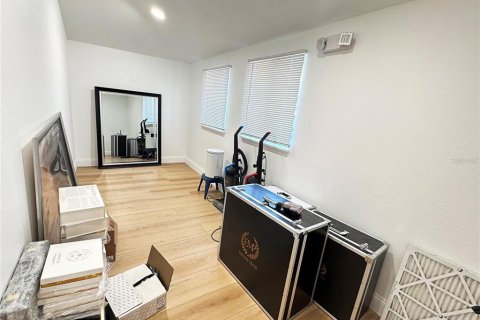 Propiedad comercial en venta en New Smyrna Beach, Florida, 696.77 m2 № 1883310 - foto 8