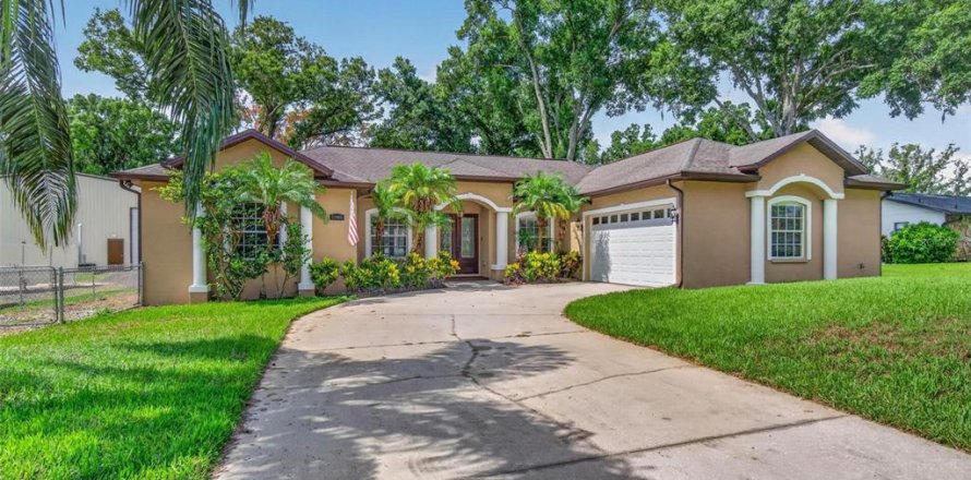 Casa en Land O' Lakes, Florida 4 dormitorios, 223.62 m2 № 2151659