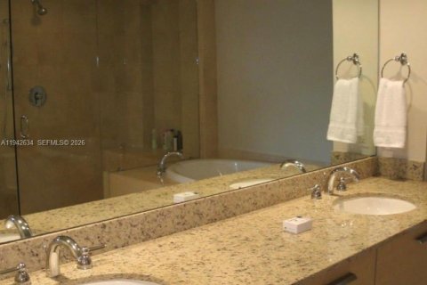 Copropriété à vendre à Hallandale Beach, Floride: 2 chambres, 161 m2 № 2000771 - photo 15