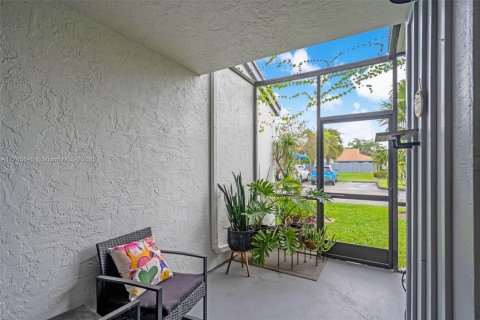 House in Hollywood, Florida 2 bedrooms, 106.84 sq.m. № 1716434 - photo 18
