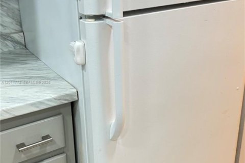 Condo in Oakland Park, Florida, 1 bedroom № 2075386 - photo 7