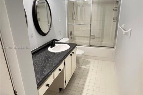 Condo in Oakland Park, Florida, 1 bedroom № 2075386 - photo 10
