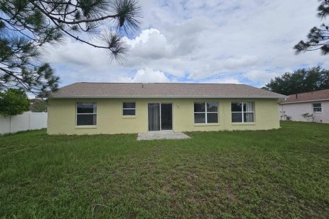 House in Clermont, Florida 3 bedrooms, 120.22 sq.m. № 2226337 - photo 4