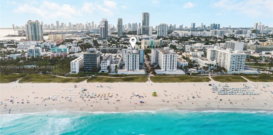 Condominio en Miami Beach, Florida, 1 dormitorio  № 1453469